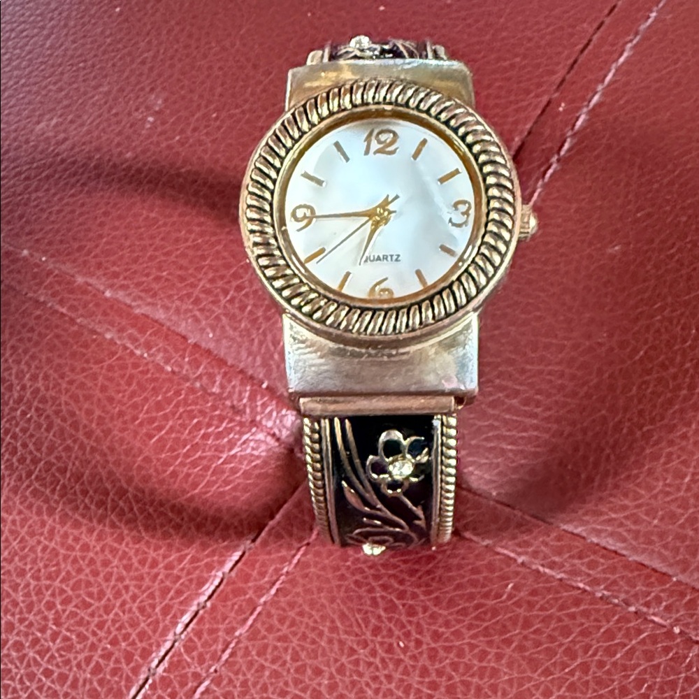 Gold and Black Quartz Watch with Floral Design